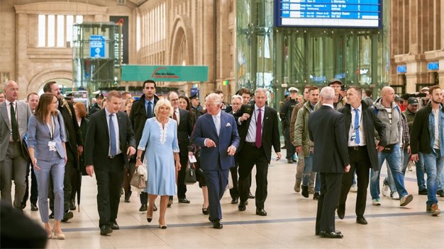 charles_camilla_hbf_leipzig